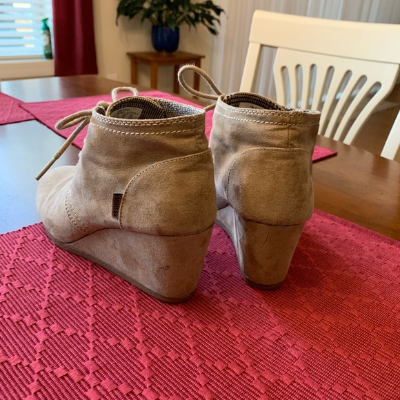 Suede Booties sz 7 light brown - Picture 7 of 7